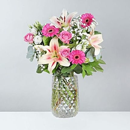 The Dreamy Pink Bunch:Send mixed Flowers to UK