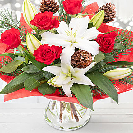 Beautiful Roses And Lilies Arrangement:Flower Arrangements to UK