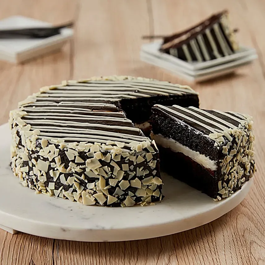 PREMIUM Black And White Mousse Cake:Send Cakes to USA