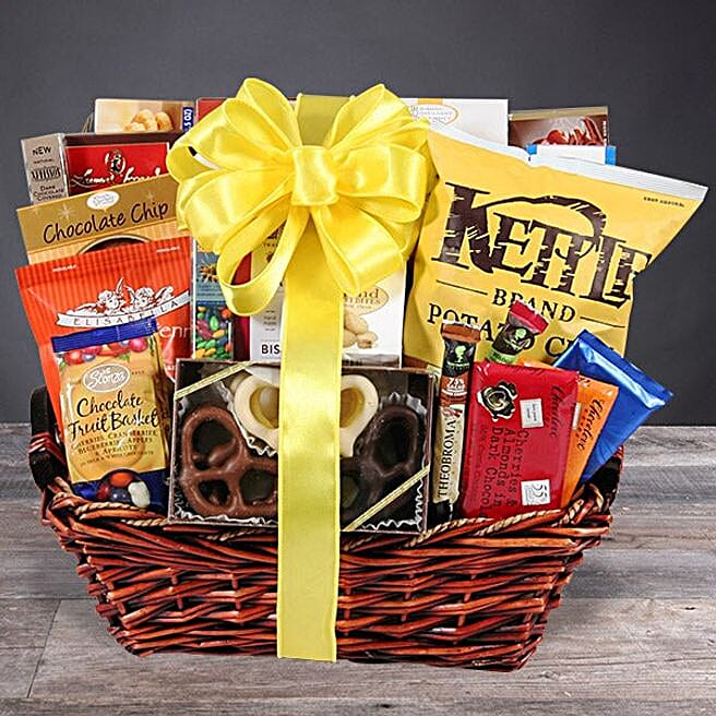 Assorted Gourmet Chocolates And Snacks Basket usa Gift Assorted