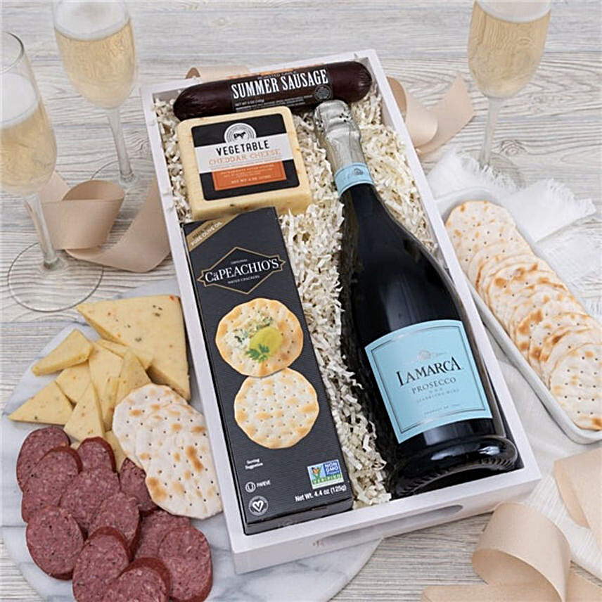Classic Champagne Gift Basket:Hampers USA