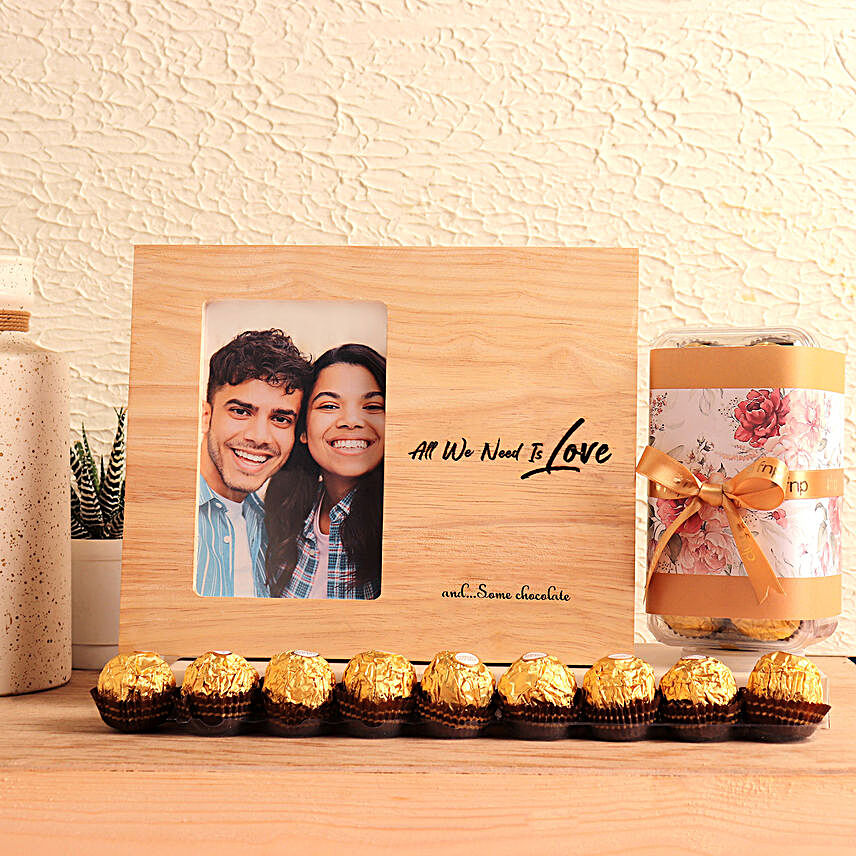 Personalised Photo Frame N Chocolate Hamper:Personalised Gifts to USA from India