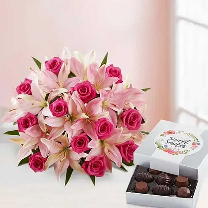Chocolates And Roses Delicious Combo