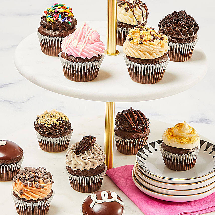 V Day Choco Mini Cupcakes With Personalised Greeting Card