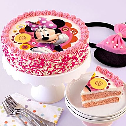 Minnie Mouse Strawberry Cake