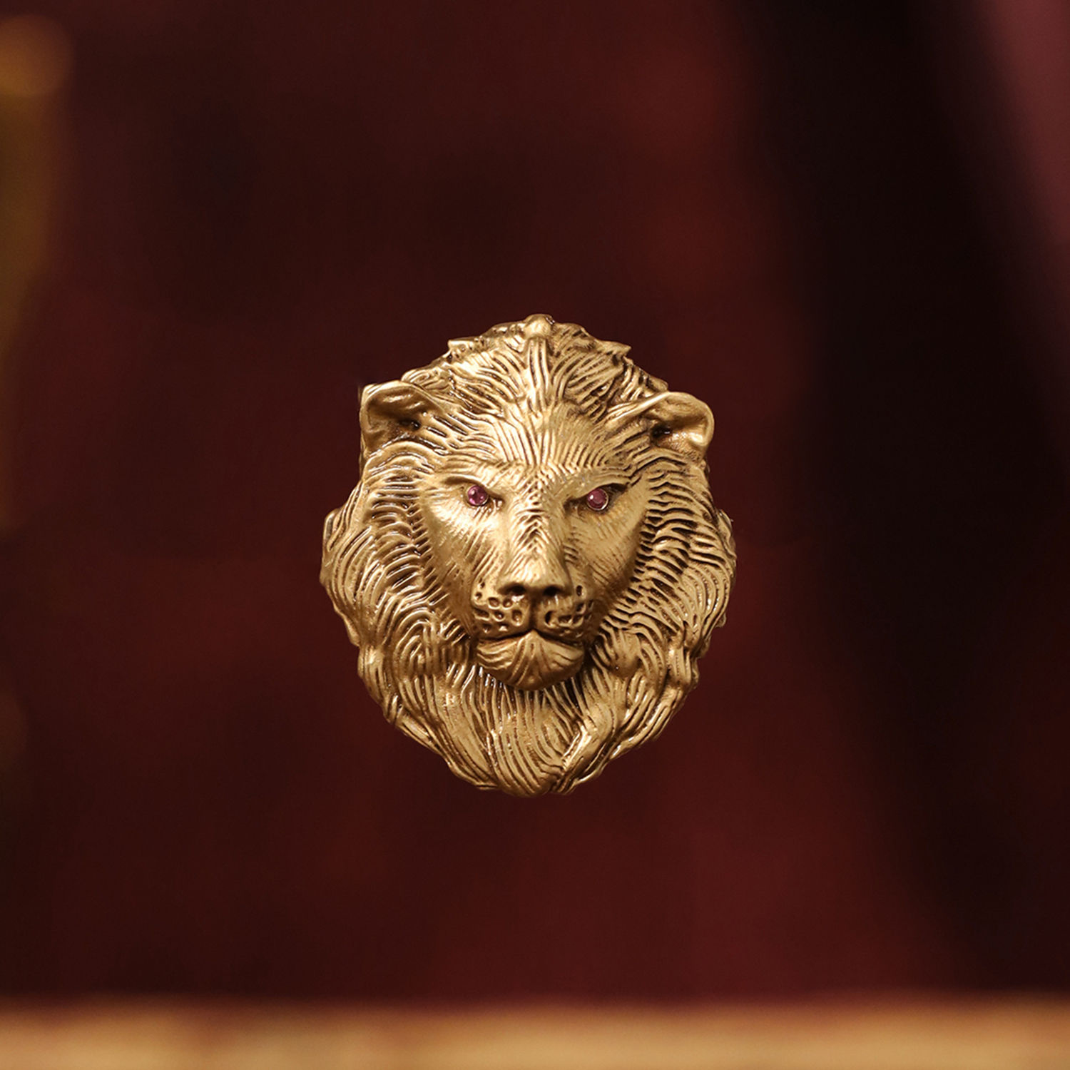 Buy/Send King Lion Brooch Online- FNP
