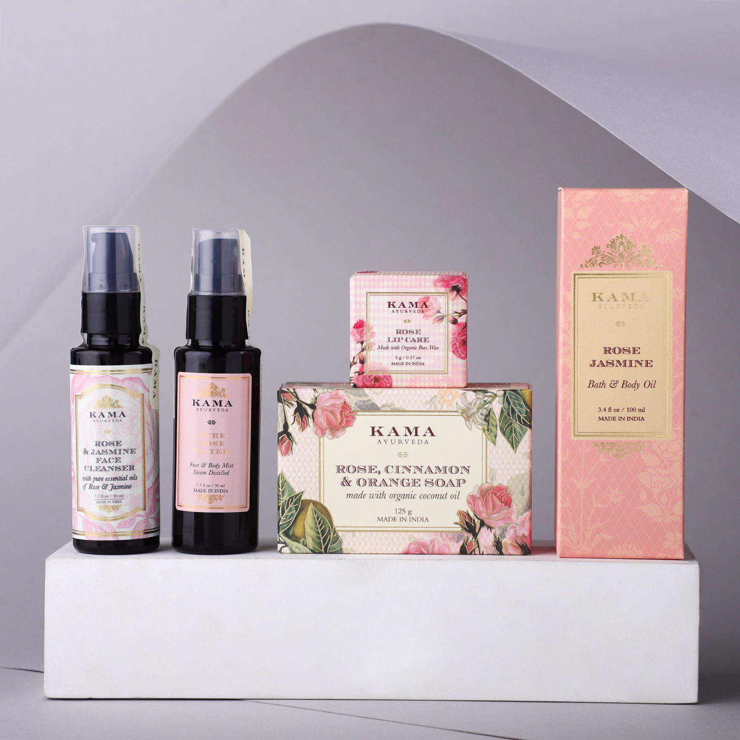 KAMA ローズエッセンシャルボックス Buy/Send Kama Ayurveda Rose Essentials Beauty Hamper Online- FNP